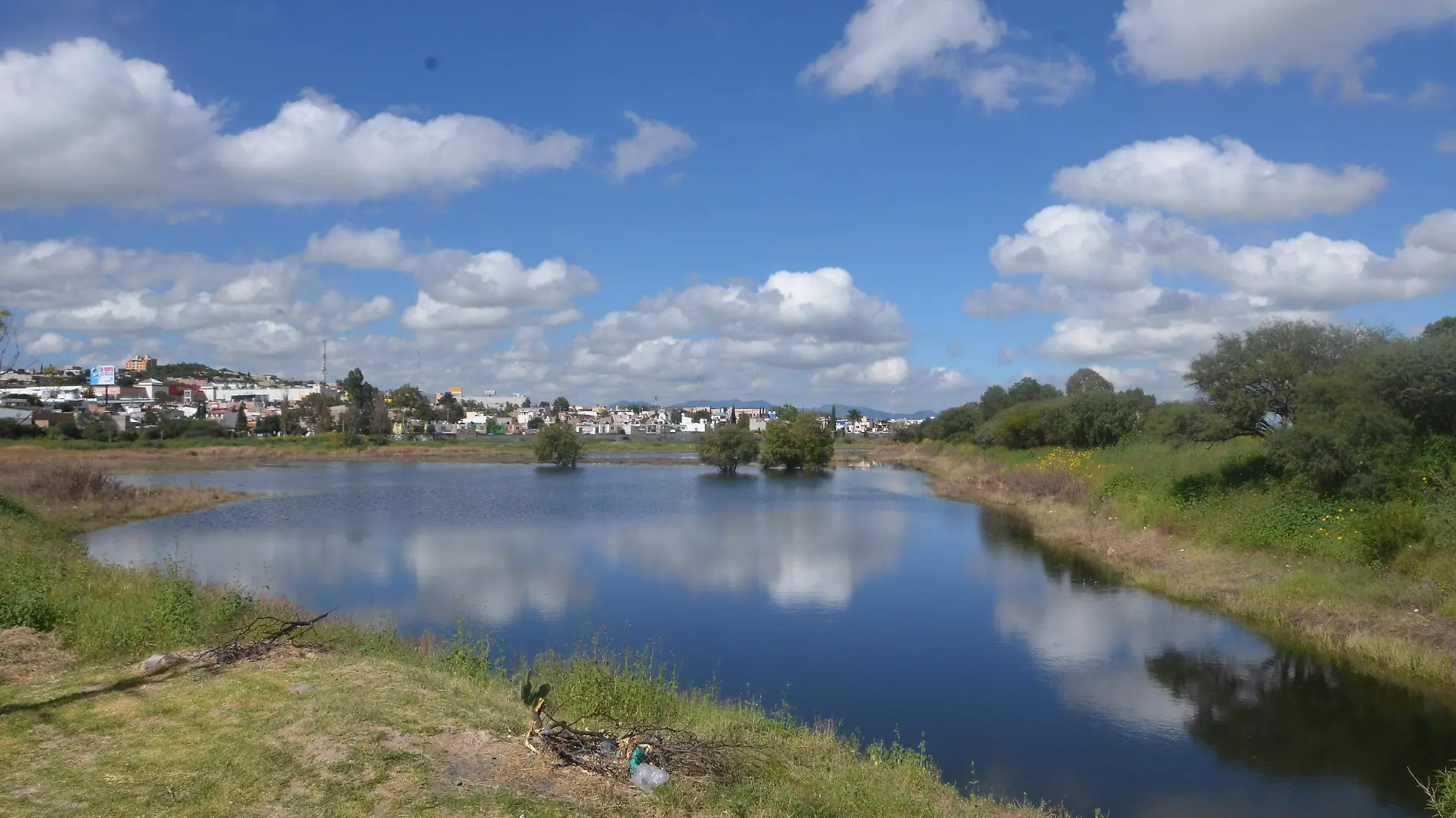 En el bordo Benito Juárez pretenden crear un parque ecológico. Foto Jacob Cabello